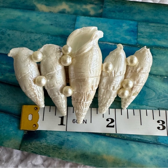 🐚Mermaidcore shell clip barrette with pearl detail opalescent coating handmade - Picture 6 of 6